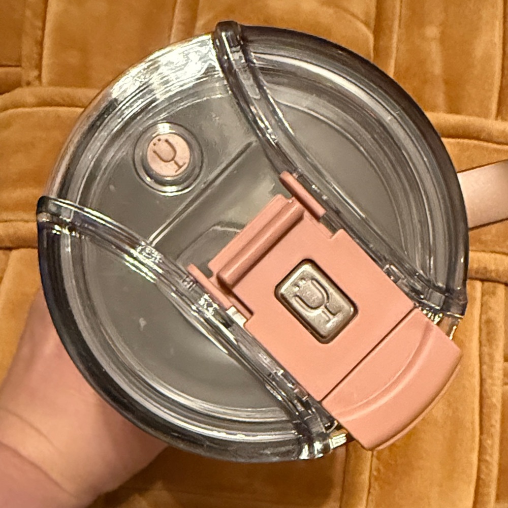 Brumate Rose Gold 32 oz Tumbler - Picture 3 of 4